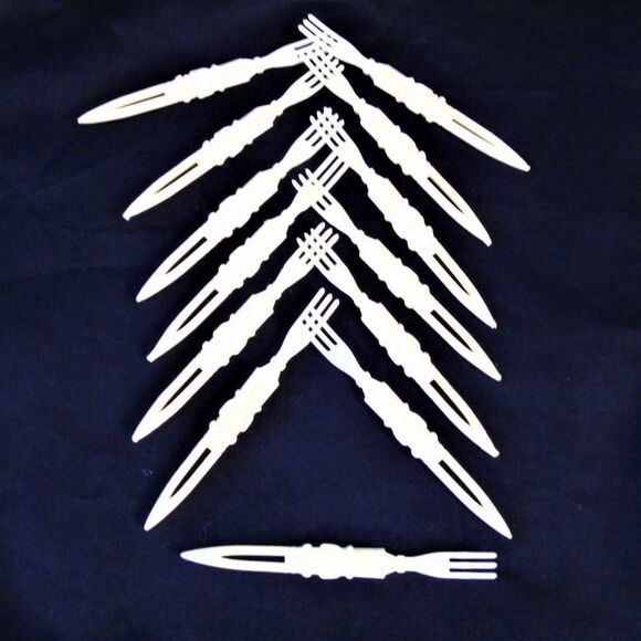13 Pseudo Ivory Hors D'oeuvre Forks - Picture 4 of 6